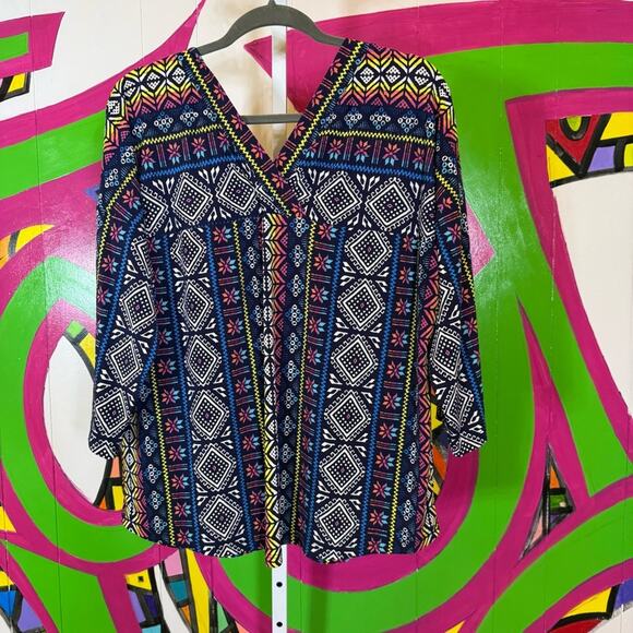 Tribal, V-Neck and Back, Silky Polyester Tribal Print Blouse. Size XL. - Picture 4 of 4